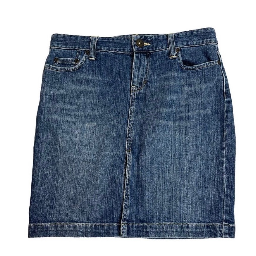 American Eagle jean skirt size 4, slit in front. Waist 15" Length 17.5".
